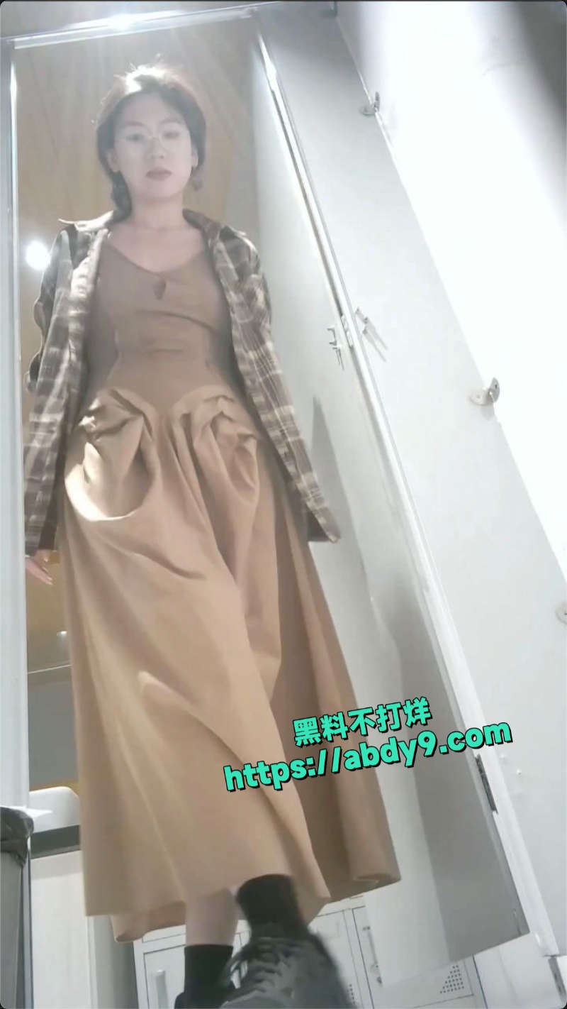 女厕偷拍御姐女神放尿合集全泄 7
