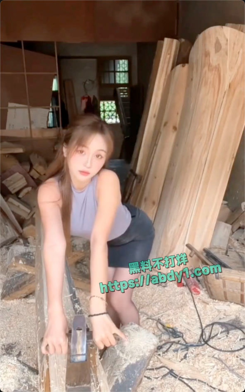 湖南女主播思思收到神秘炸弹快递遭严重炸伤面部毁容 7