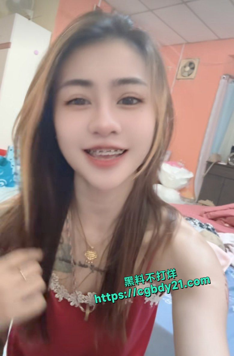 热爱纹身的马来西亚小网美 裸照和脱衣自慰视频被泄密了出来1