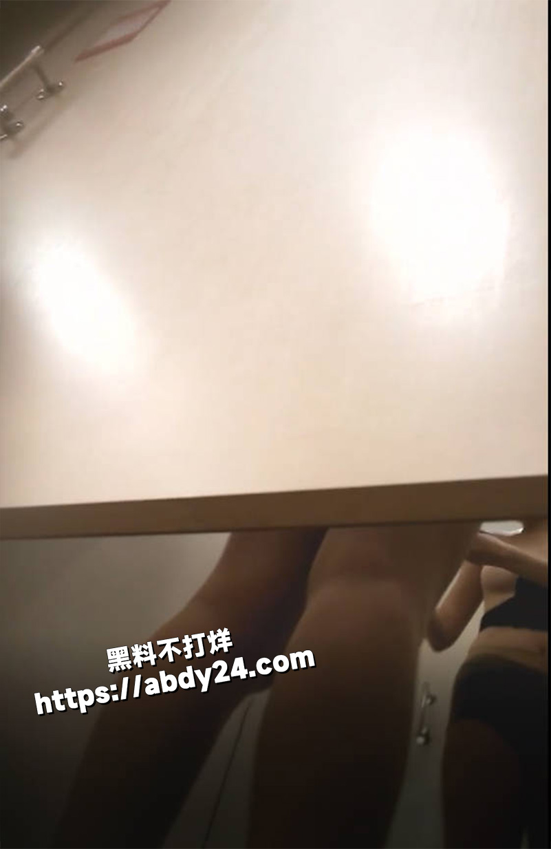 高颜值大学生洗手间5