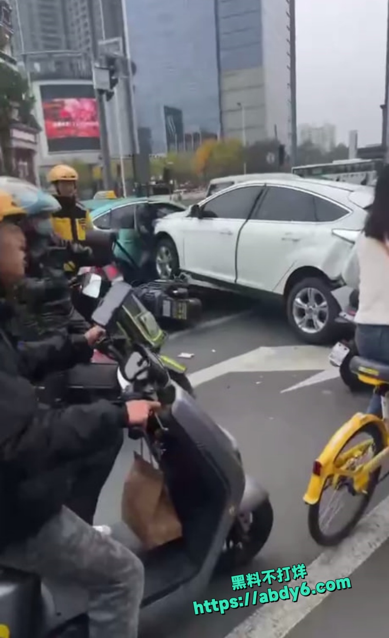 天津滨江道 大悦城 突发事故3