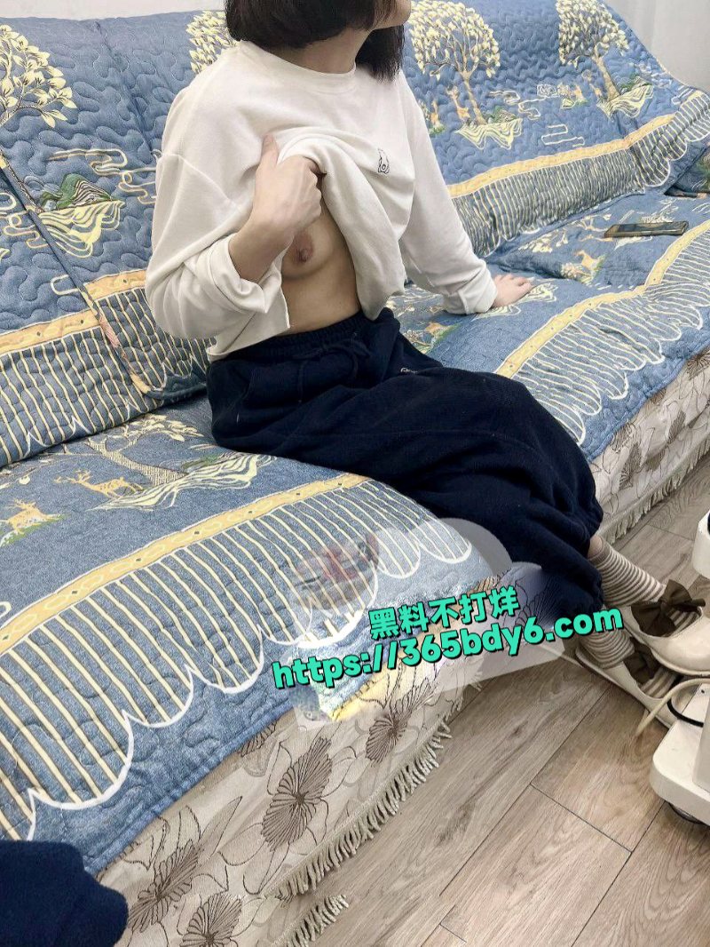来自推特博主的00后小侄女伦理剧情演绎极度淫骚20