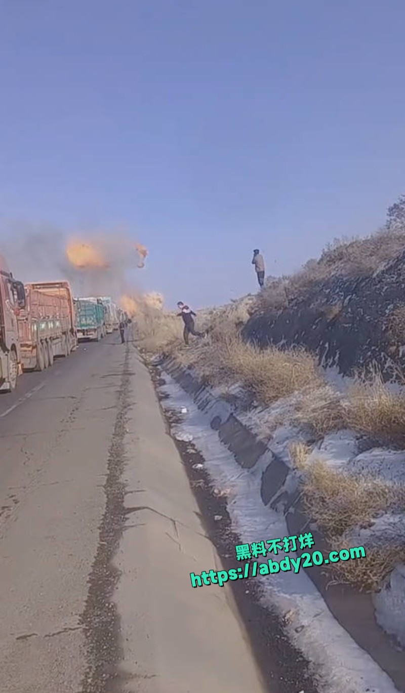 甘肃338国道营盘水货车爆炸1