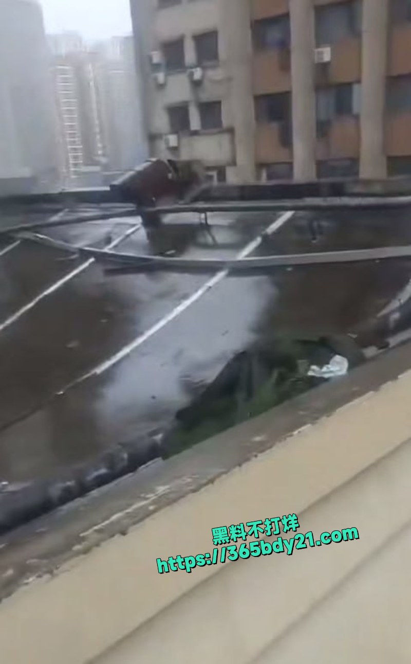 江苏东海名家厨房酒店三楼屋面倾塌 5
