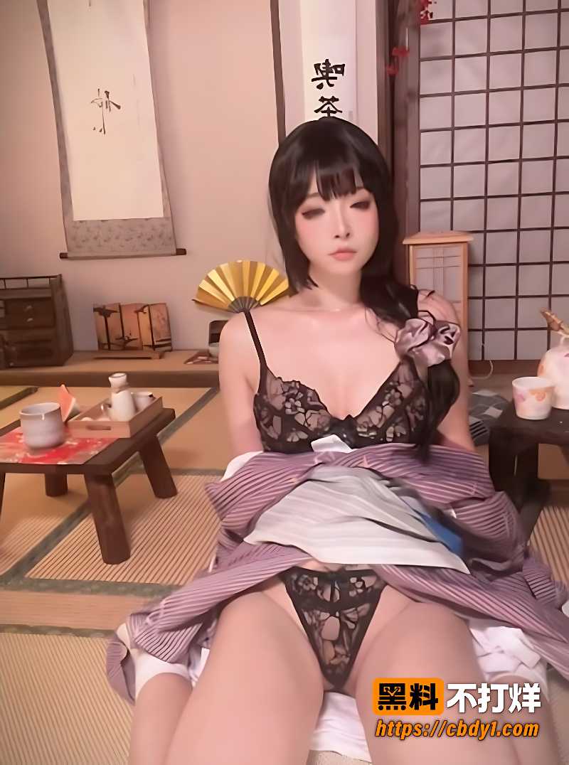 和服妹子半脱蕾丝内衣揉胸摆腰8