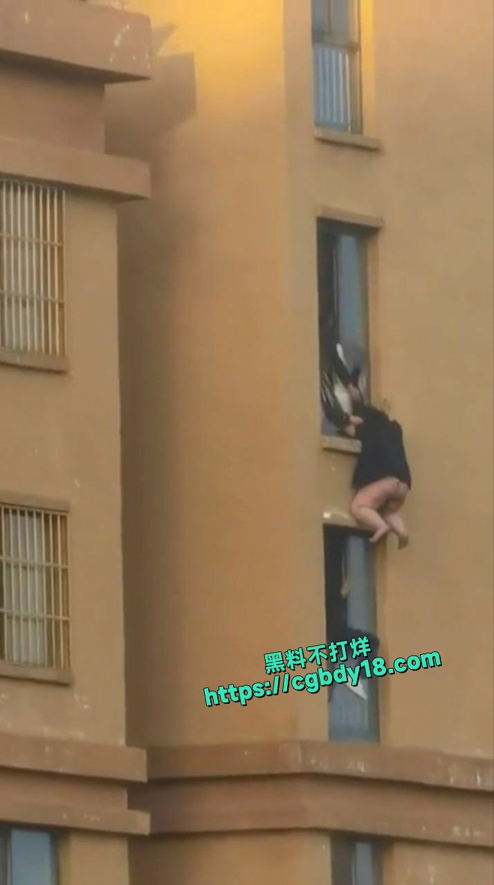 兄弟你往哪捅呢，救人捅屁眼么4