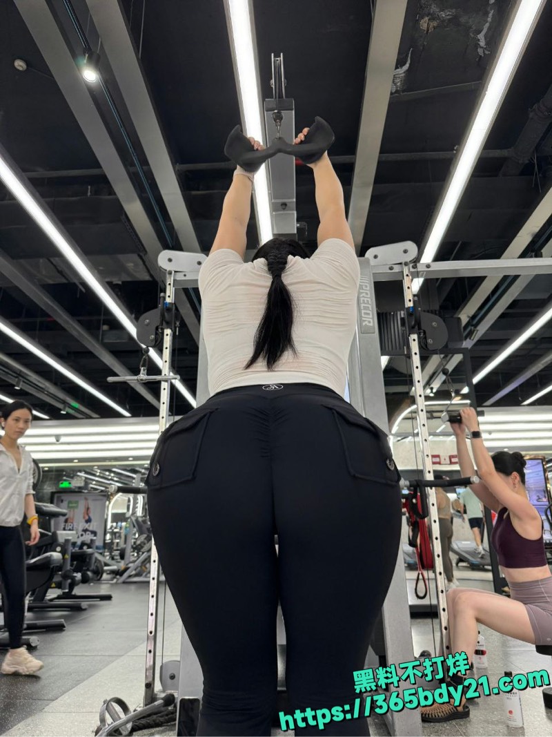 健身翘臀女大学生的日常6