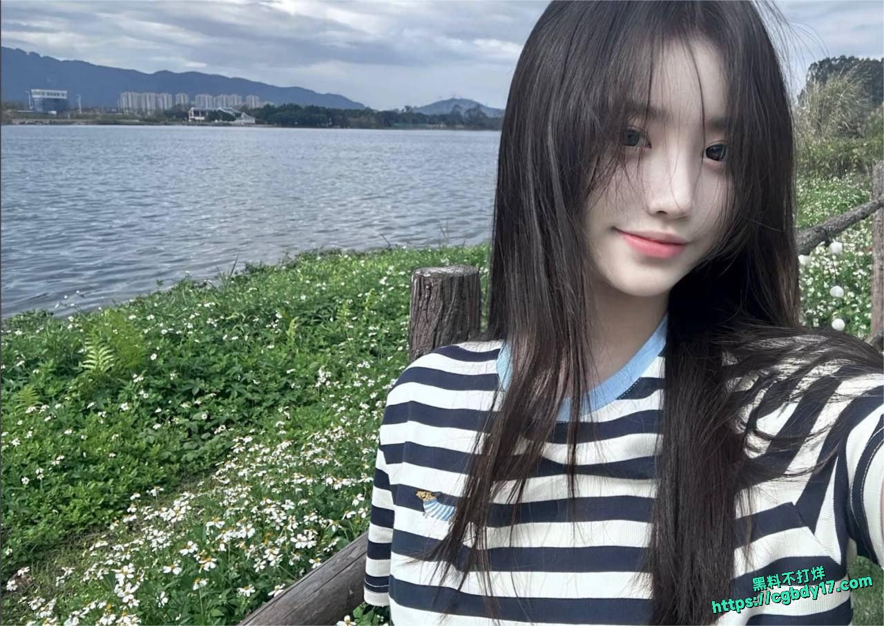 河北传媒学院校花杨依灵5