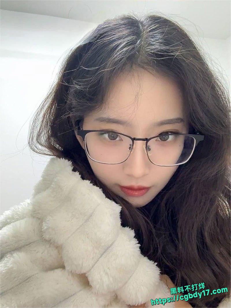 高颜值艺术学妹居家自慰7