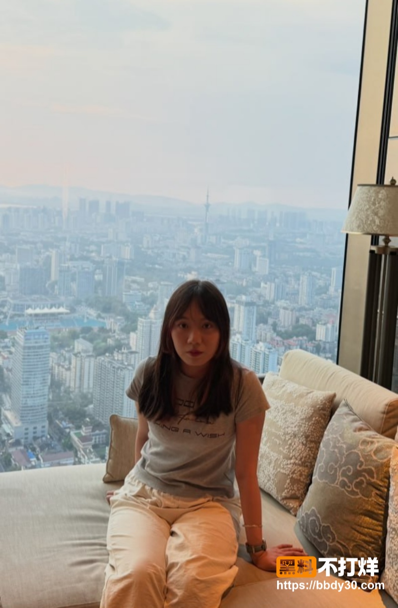 江西南昌大奶丰臀反差女郑思影4