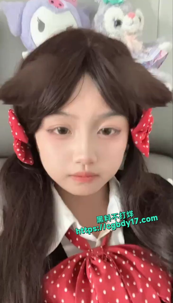 刘怡婷学校里是个好学生乖乖女，网上是个反差母狗5