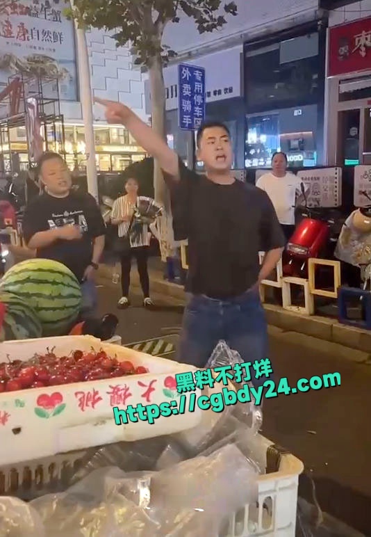 宝马小伙提200万现金来砸车5