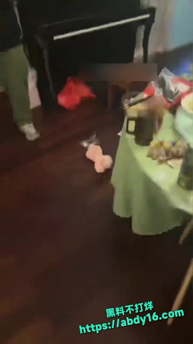 飞机杯被妈发现当场摔碎 1