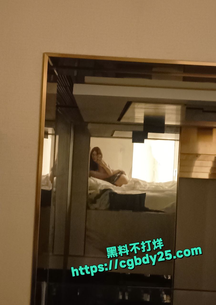 成都卖逼的机车网红被金主疯狂插入体内探索蜜穴27