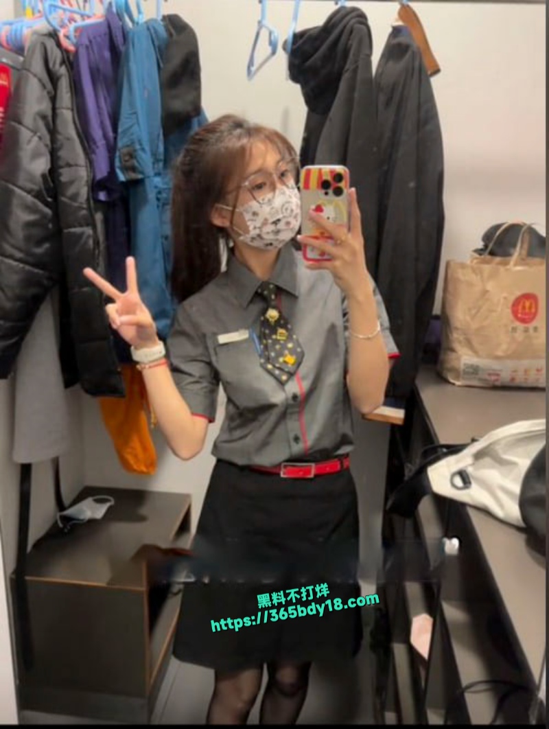 吉林长春约炮大神拿下麦当劳甜美店员 1