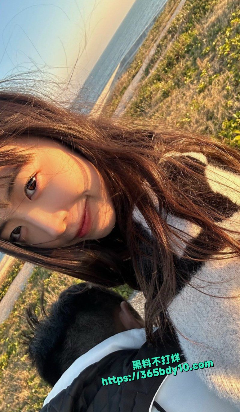 林嘉仪早期自拍给前男友的漏脸全裸自慰视频被曝光了12