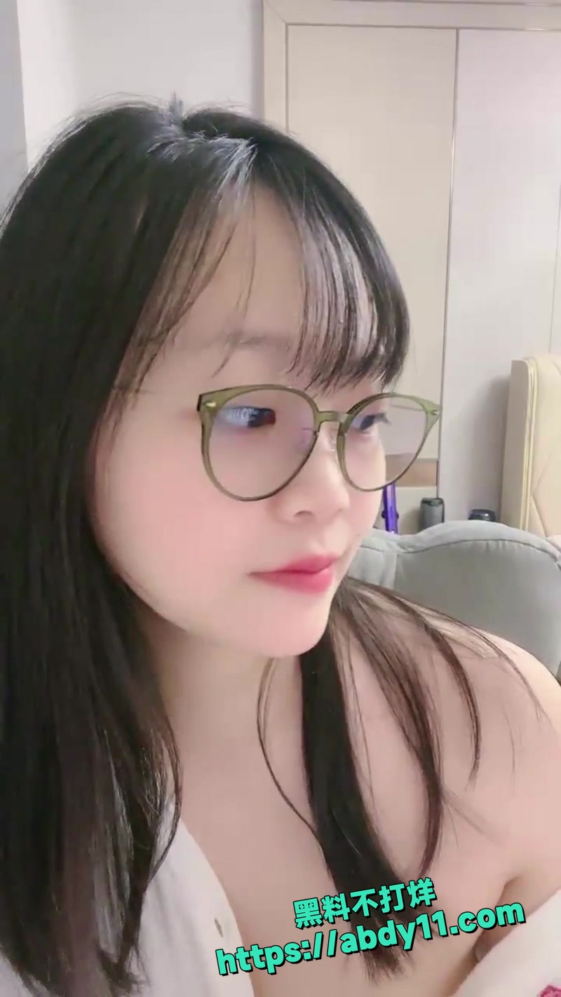 每日大赛眼镜妹的斯文外表母狗心2