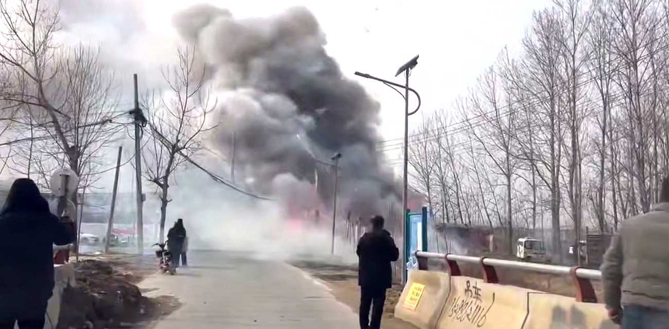 网络热议 江苏连云港东海县烟花爆竹经营部 爆燃事件 8人死亡2人轻伤