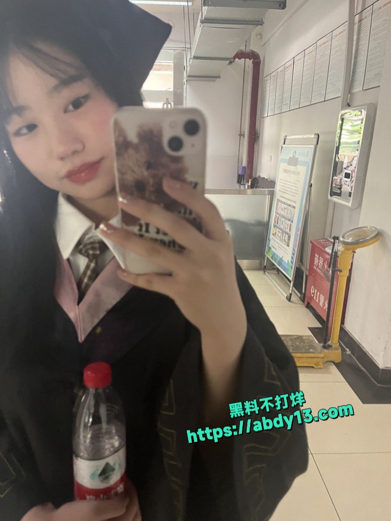 成都技校李雅诗不雅视频泄密 4