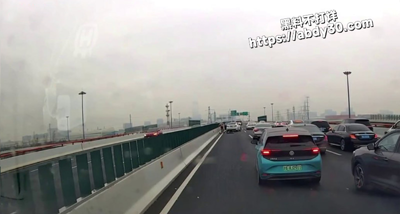 上海一社会大哥撞车后5
