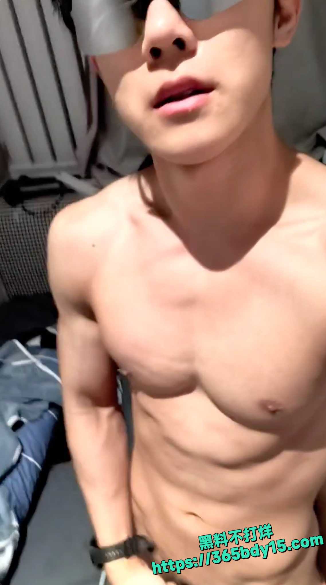 超火的抖音网红小友哥视频露出