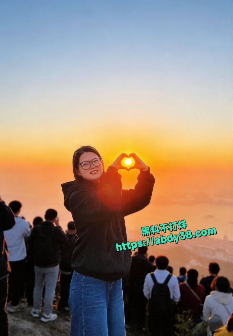 余丽娇背着男友和高中同学约炮