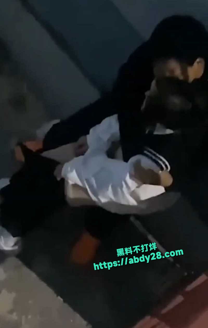 青岛海洋技师学院女大学生1