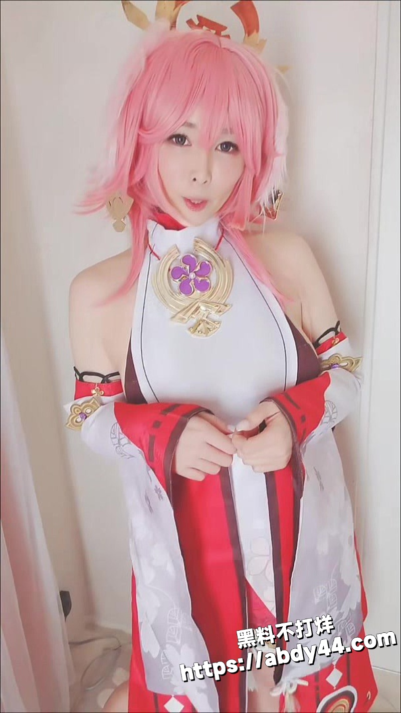 巨乳COS女神冈田ゆい9