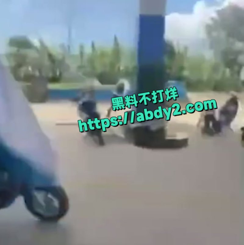 越南胡志明市精神小伙扎脖子4