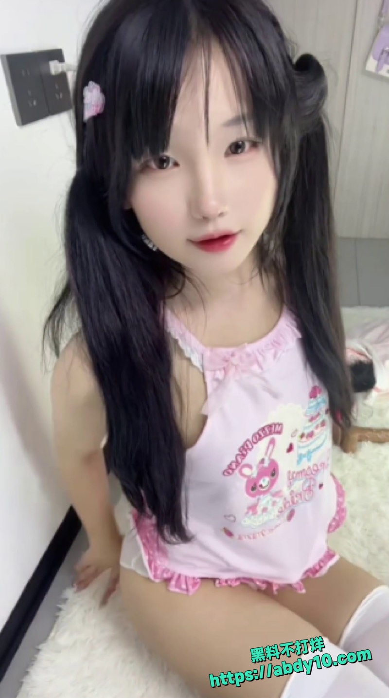 屁屁小幼怜哄睡故意漏逼 3