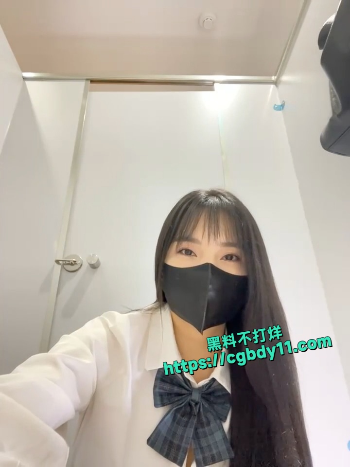 长腿黑丝男厕女神，小便池自慰3