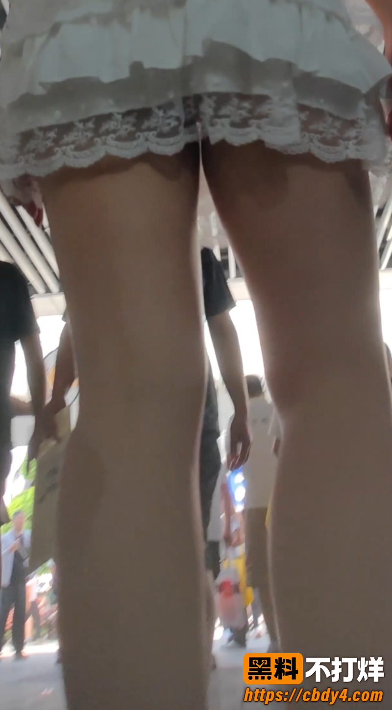 摩托车展上的性感外国车模 3