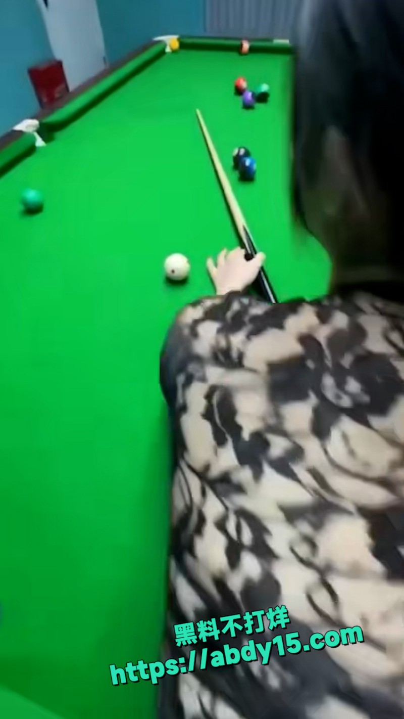 球桌上的激情人妻小少妇 1