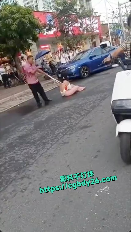 老公抓到老婆出轨了把老婆当狗遛5