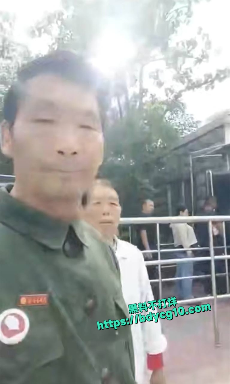 河南省禹州市某法院门口拉横幅
