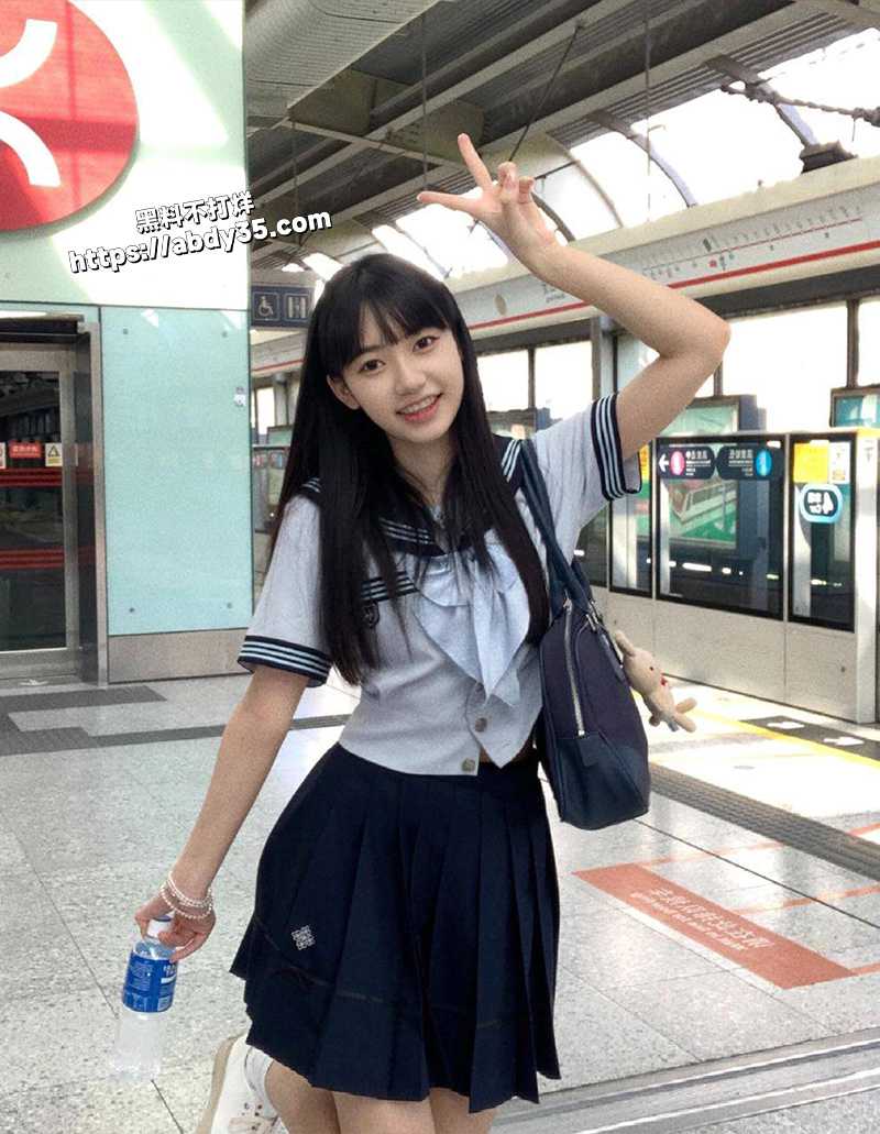 手机保存其他女生照片.jpg4