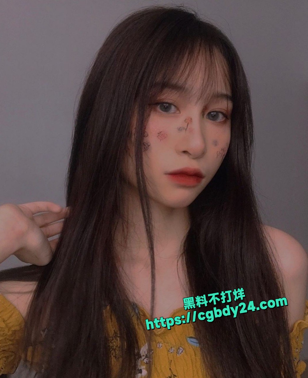 女大学生静宜与男友自拍的露面口交视频和后入做爱视频被外流了出来10