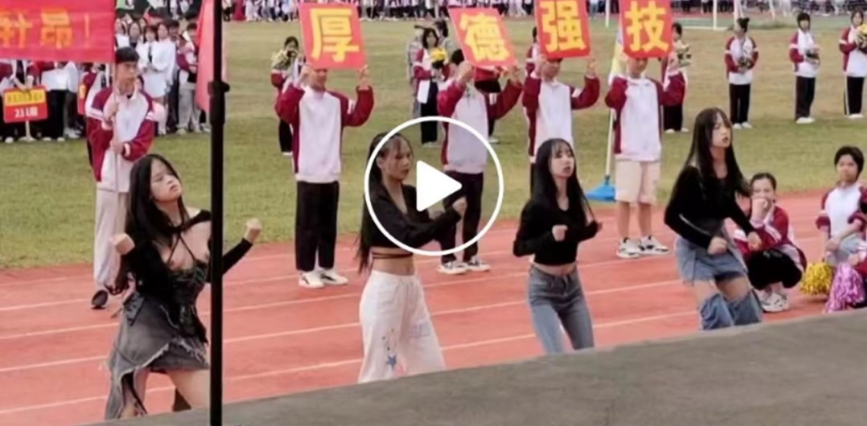 沧州职业技术学院 女生表演尴尬漏点现场