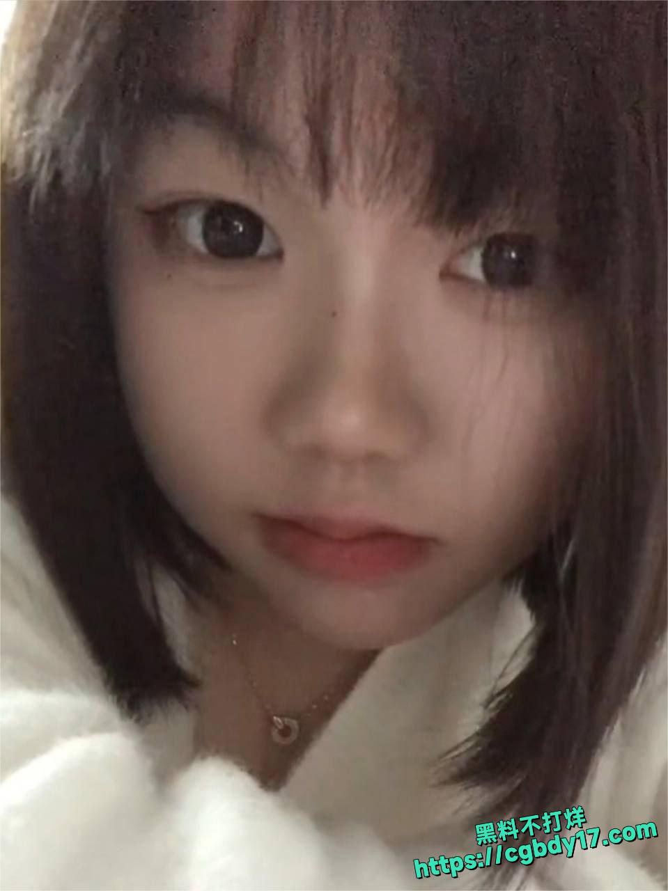清纯大二甜妹自拍自慰8