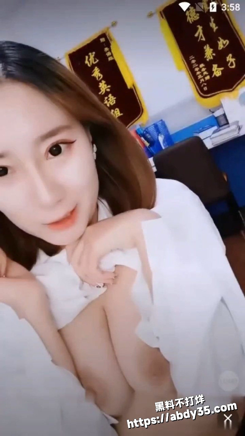 英语老师蜜桃吖办公室直播 4
