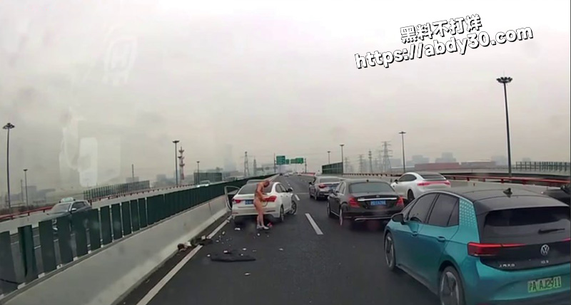 上海一社会大哥撞车后7