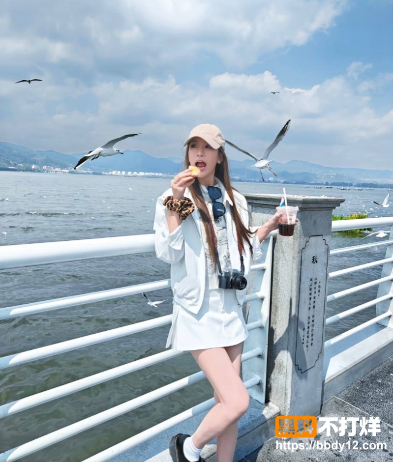 女网红小谭同学约陪大哥18