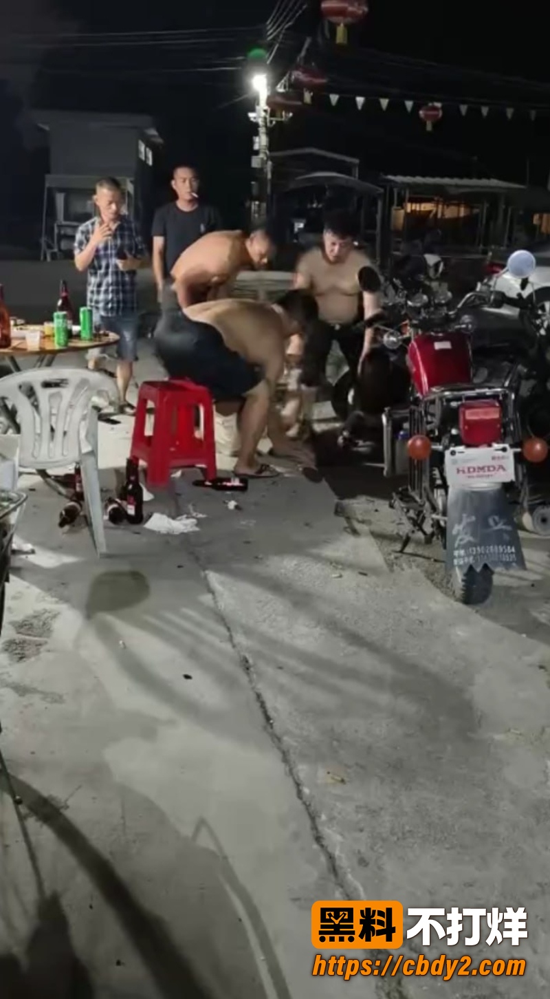 半夜烧烤摊前 4