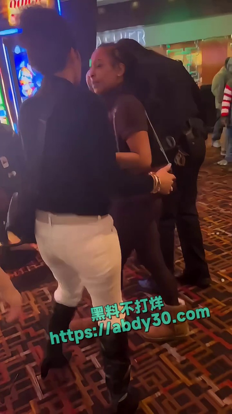 老黑1打4多人对抗8
