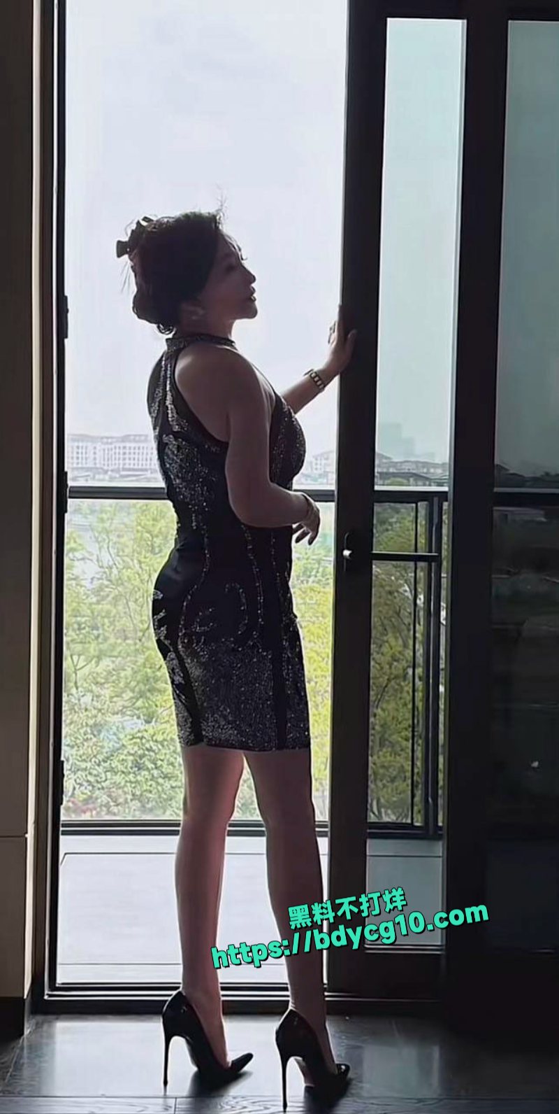 抖音风韵熟女莎莉娜汪子饶姐妹花最新资源4