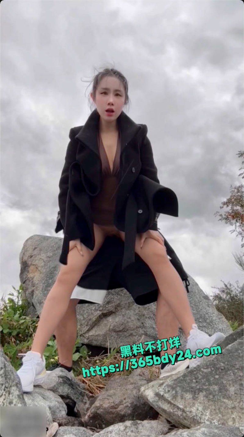 超美顶级御姐汐梦瑶整活新作雨天户外大胆露出 5