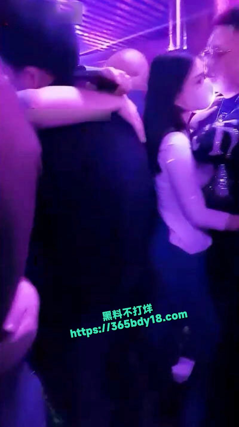 重庆望江楼砂舞厅内淫乱偷拍曝光 3