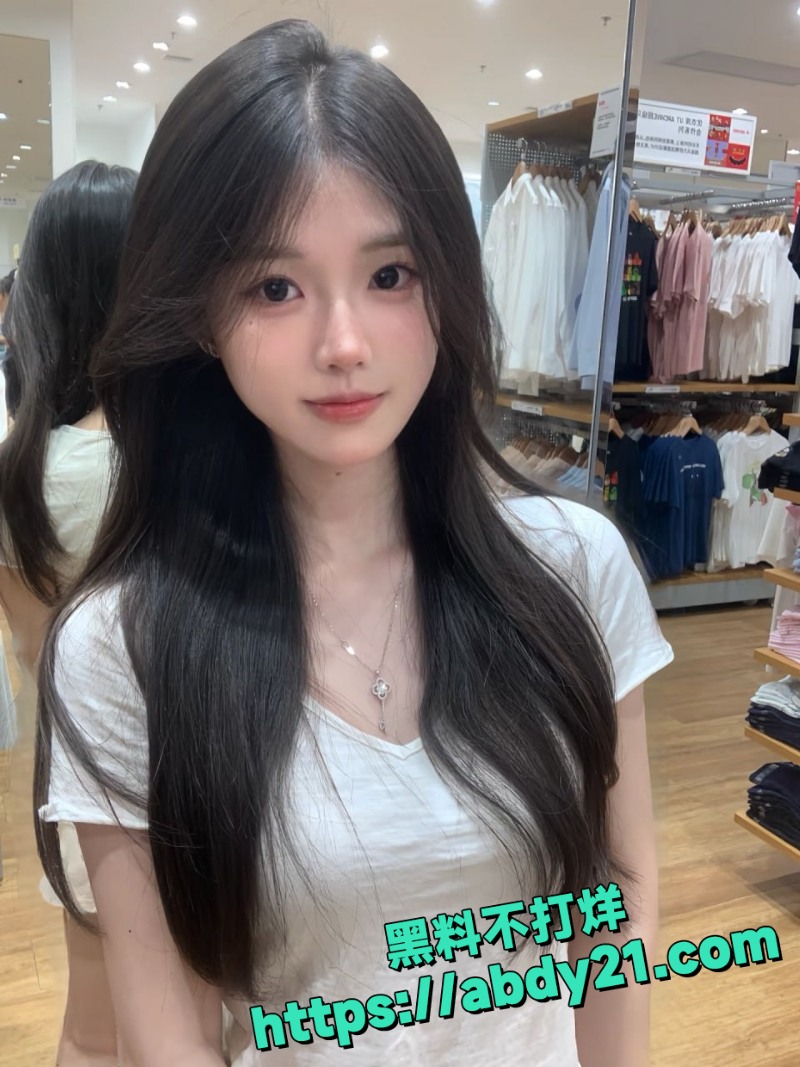 红裙黑丝女友跪着深喉 4