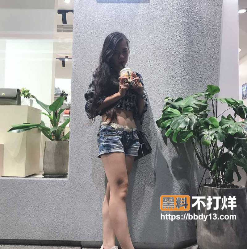 微胖巨乳骚货人妻与老公自拍05