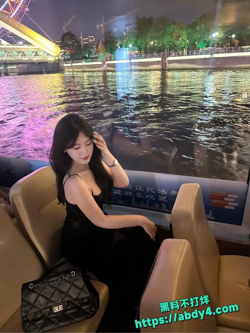 大学生包养黑丝口交视频4